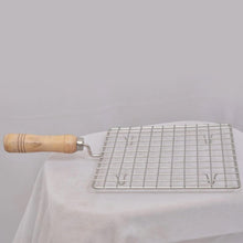 Barbecue grill with square stainless steel mesh and wooden handle.