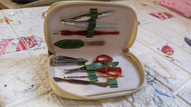 Nail scissors and grooming tools, 8 pieces, travel case