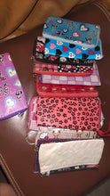 Women's zip pouch, reusable and washable, mixed designs